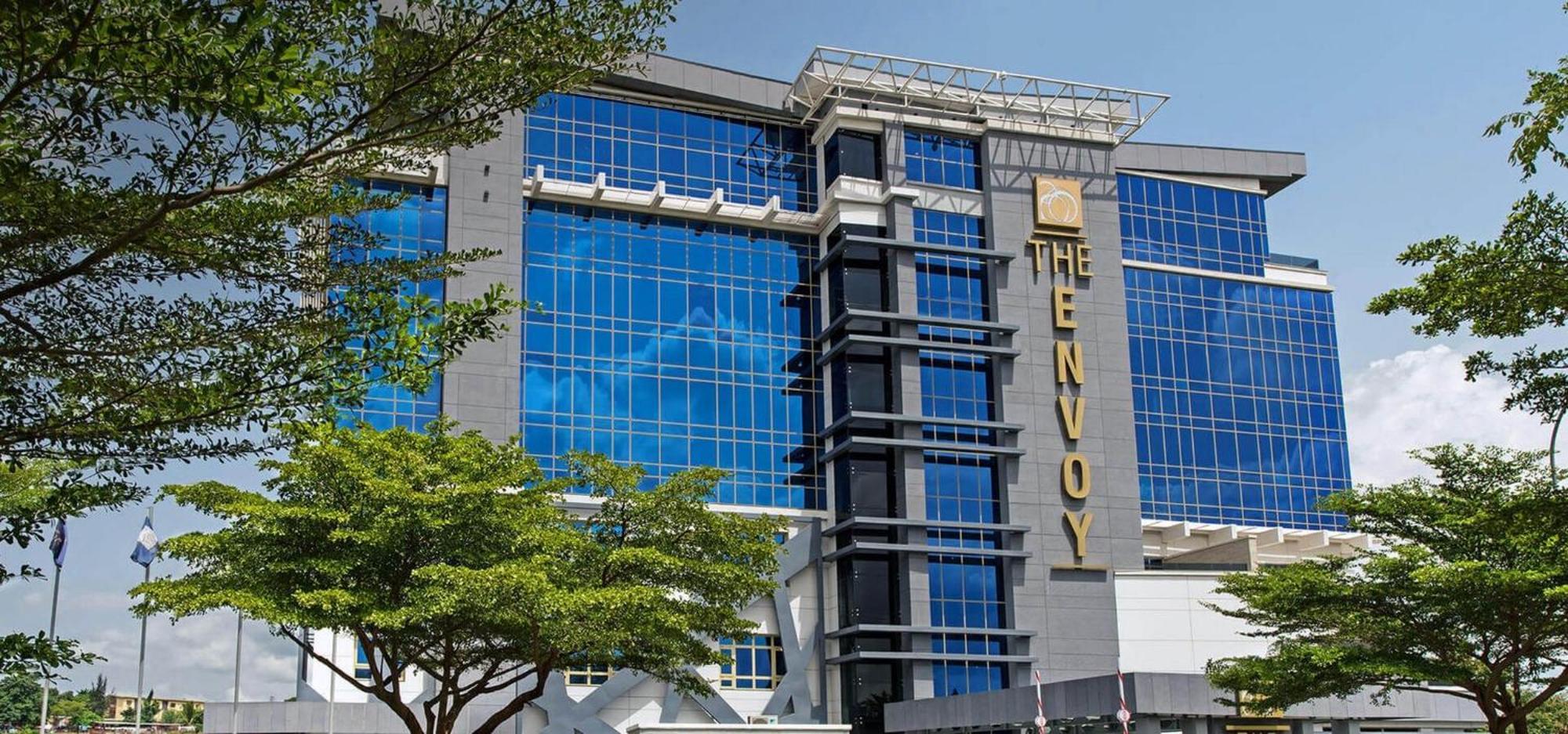 Room In Lodge - The Envoy Hotel And Suites Abuja Buitenkant foto