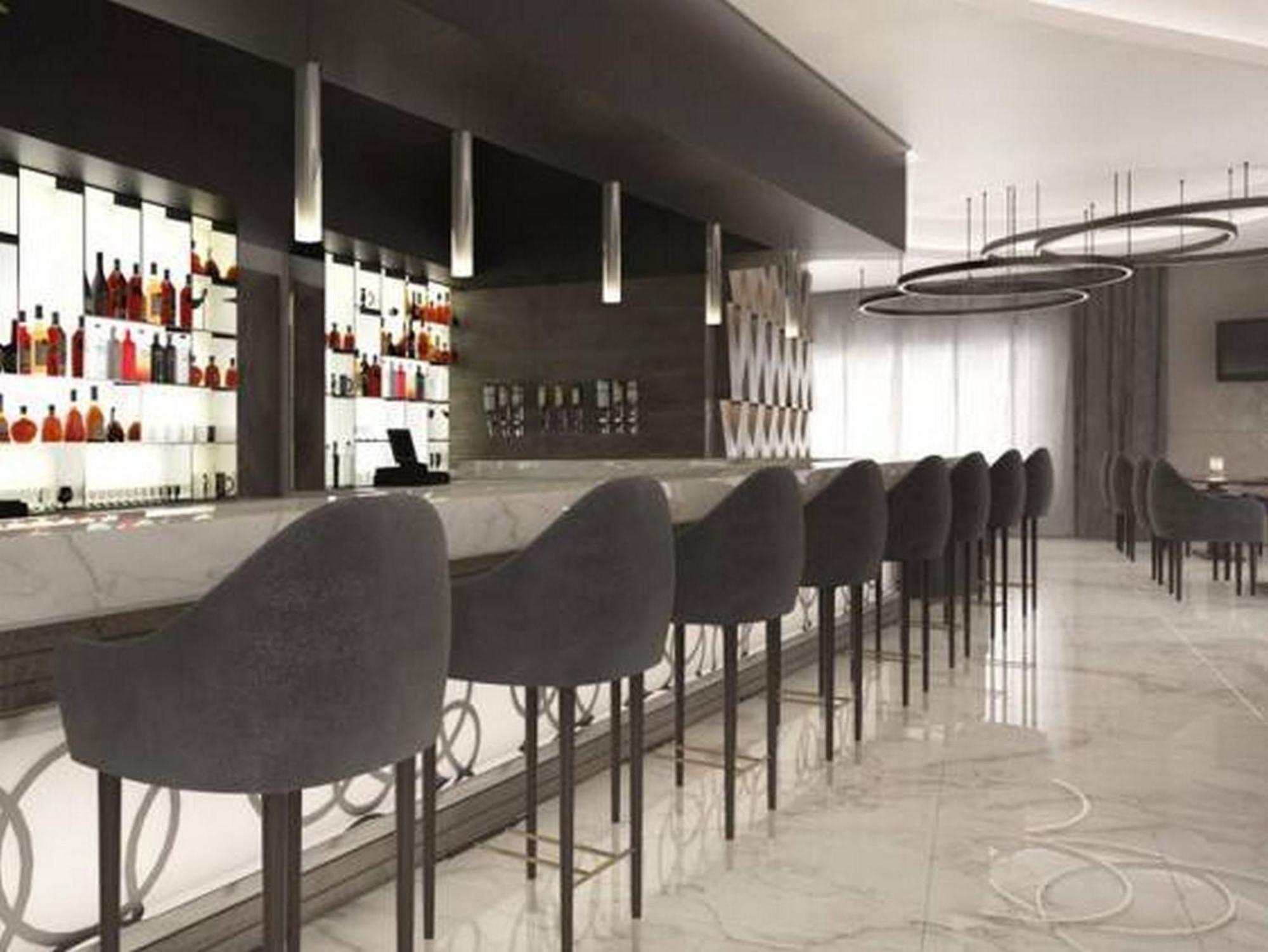 Room In Lodge - The Envoy Hotel And Suites Abuja Buitenkant foto